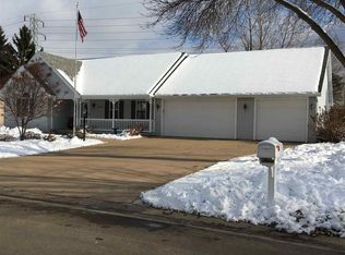 2121 E Prairie Creek Dr, Neenah, WI 54956