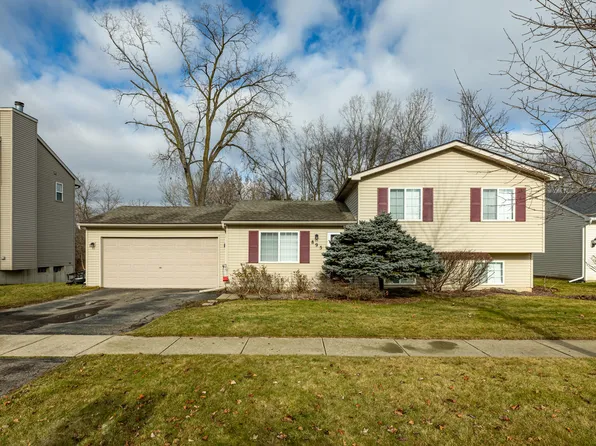 895 Cricket Xing, Pinckney, MI 48169