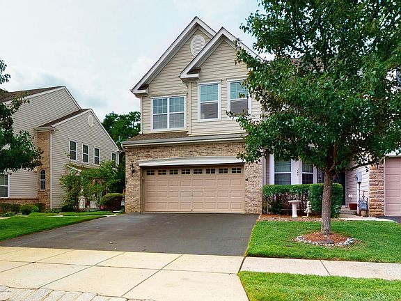 2nd image of 248 Hawthorne Ln