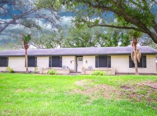 17 Encino Loma, Beeville, TX 78102