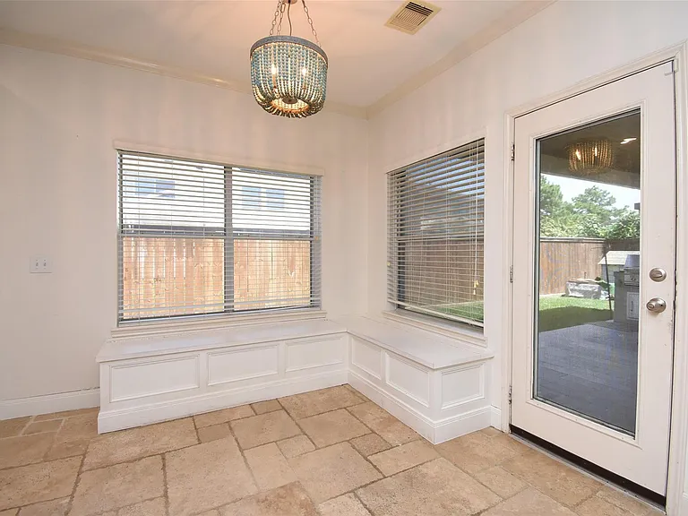 16915 Locust Springs Dr — Photo 14