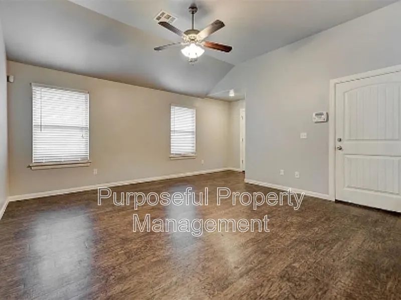 3 bed, 2.0 bath, 1200 sqft, $1,399 — Photo 4