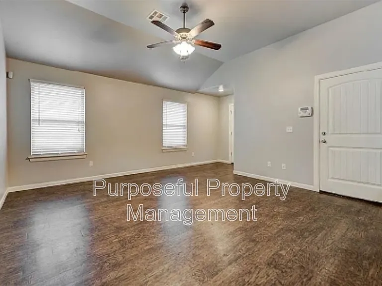 4313 Edinburg Way — Photo 4