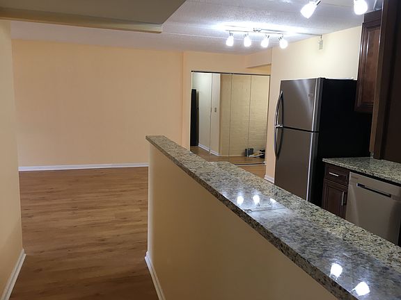 5th image of 3221 W Parkway Dr #2