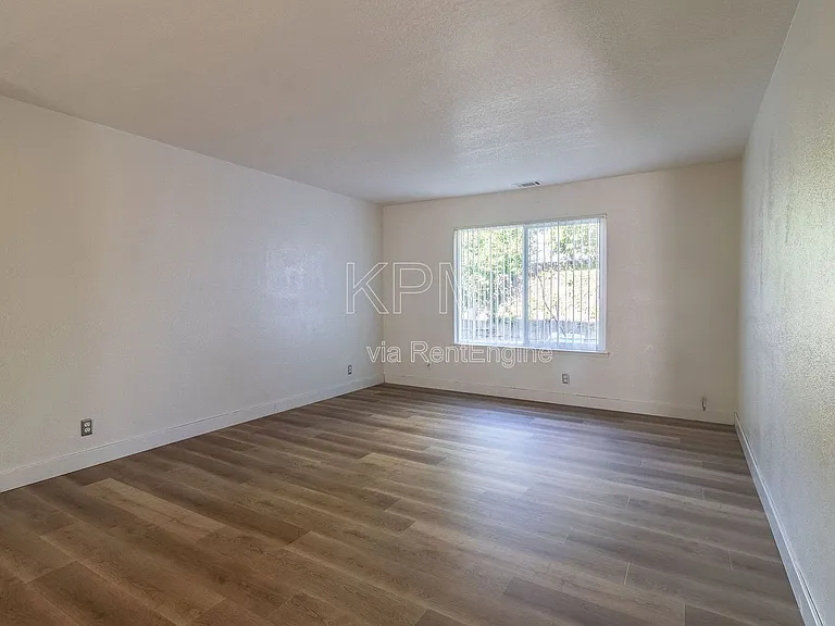 2828 Smoke Tree Cir — Photo 7