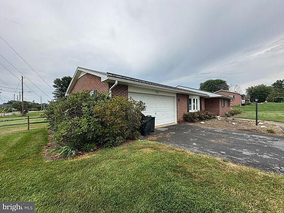 2nd image of 711 Lee Dr