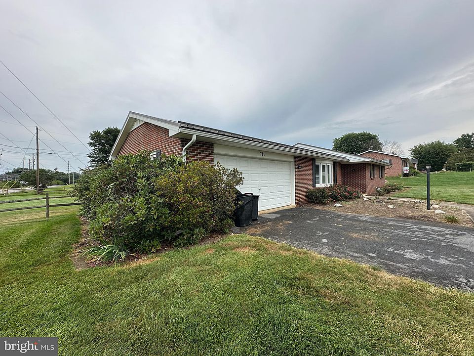 711 Lee Dr, Greencastle, PA 17225 | Zillow
