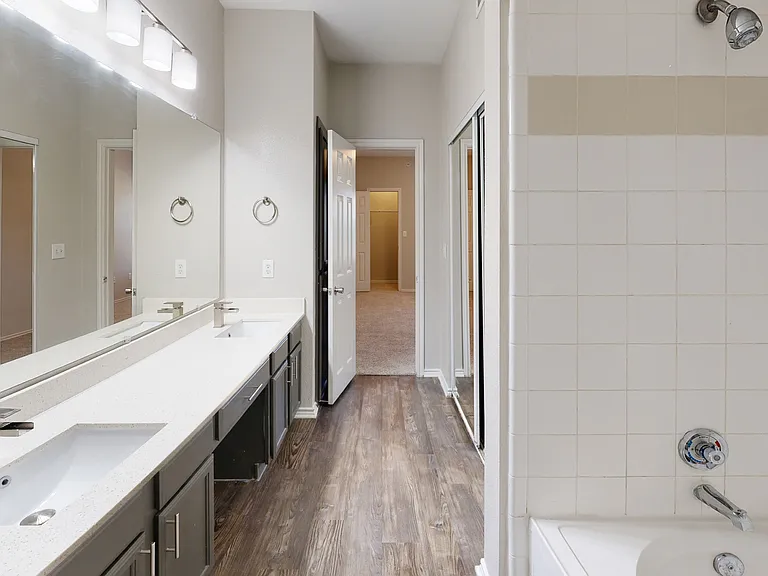 Lakeline Villas — Photo 111