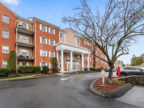 70 Weatherly Dr Unit 108, Salem, MA 01970