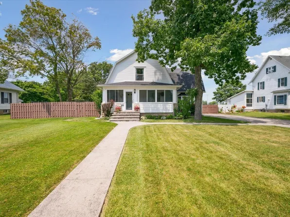 218 E Main St, Oak Harbor, OH 43449