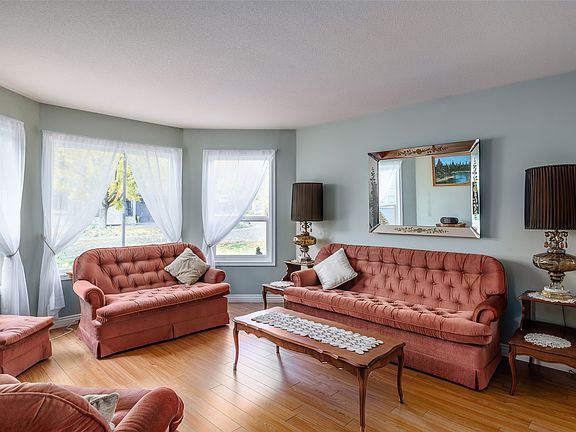 3rd image of 615 Glenmeadows Rd Unit 13