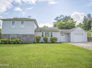 9103 Happy Ln, Oak Ridge, TN 37830