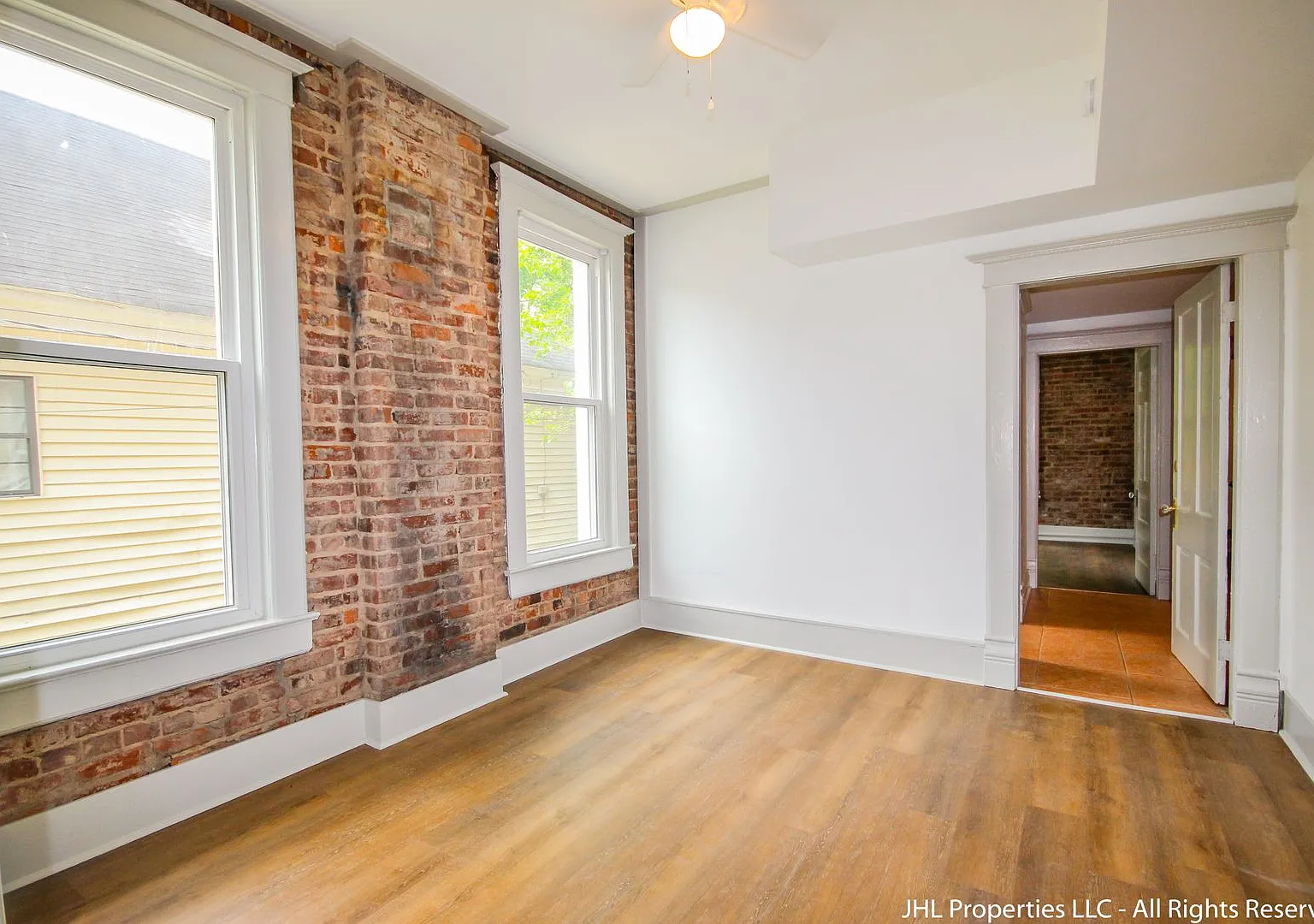 Two Bedroom in Beautiful Highland Park! — Photo 2