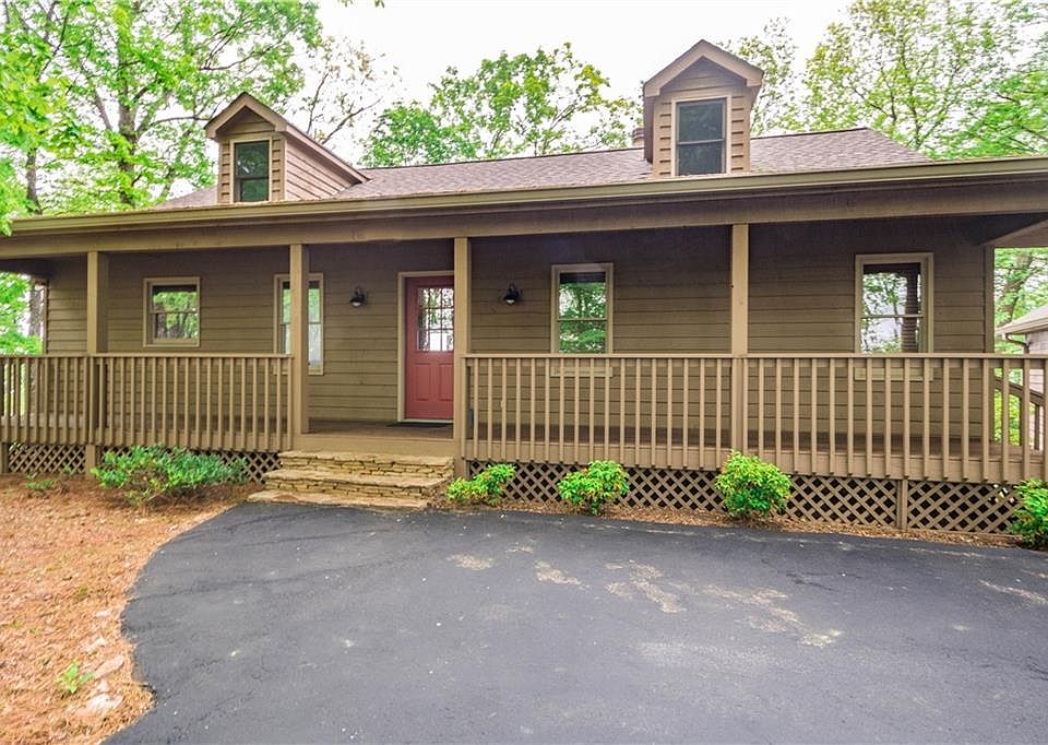 1st image of 2452 Ridgeview Dr