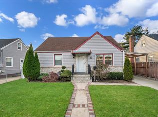 758 Union Dr, Uniondale, NY 11553