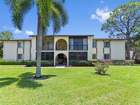 302 Knotty Pine Circle #D-1, Greenacres, FL 33463