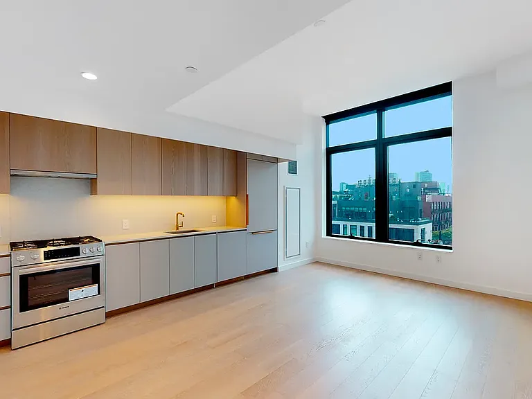 3 Court Sq #602 — Photo 2