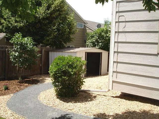 2106 Laramie Ct — Photo 18