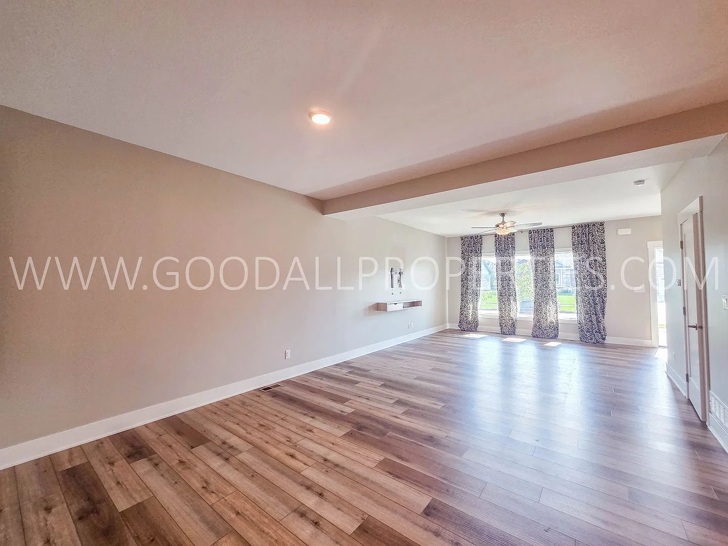 3 Bedroom Clive Townhome | Waukee Schools | 2-Car Garage — Photo 4