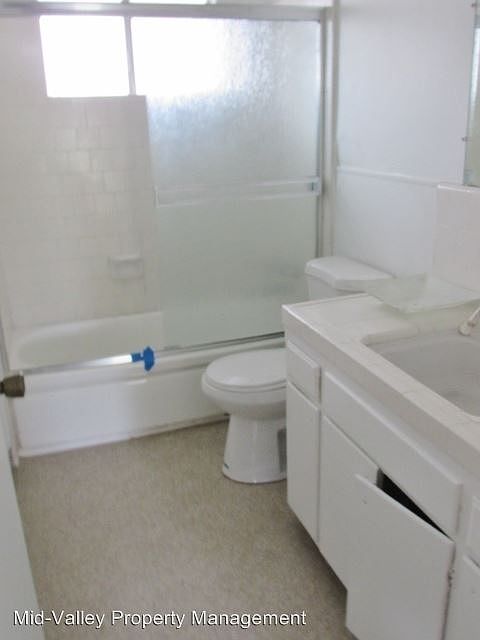 2nd image of 627 N I St #B