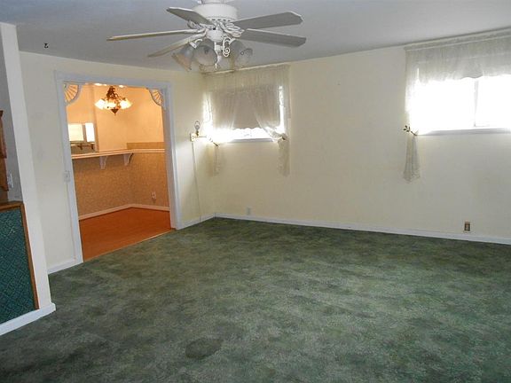 4th image of 2490 Oliver Ave