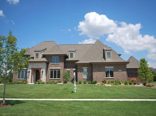 39W152 Long Meadow Ln, St Charles, IL 60175