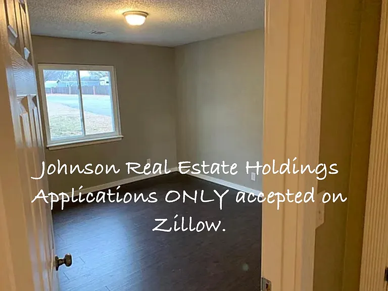 437 NE Myers Ave — Photo 5