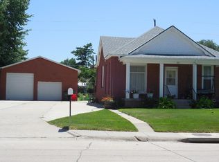 587 E 20th St, Grand Island, NE 68801