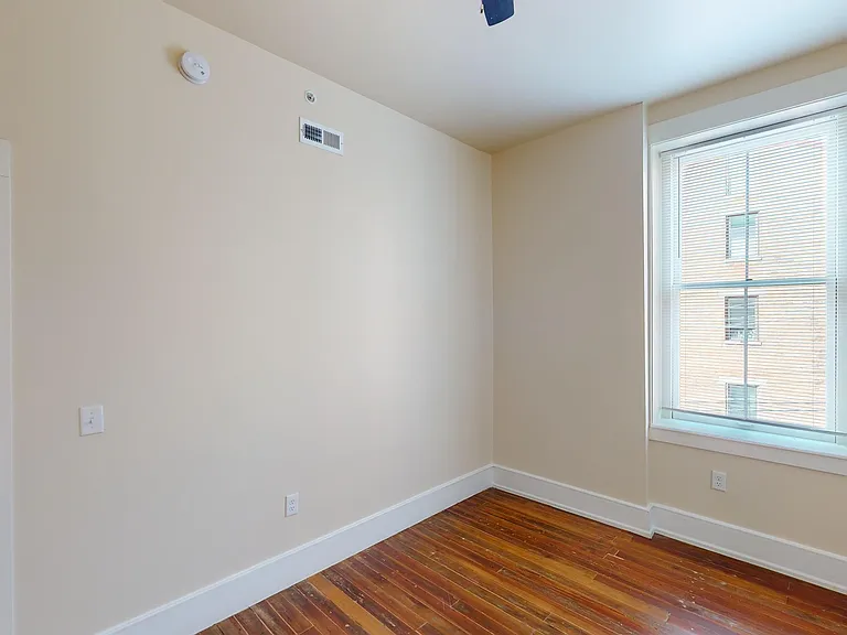 100 E Clifton Ave #4 — Photo 7