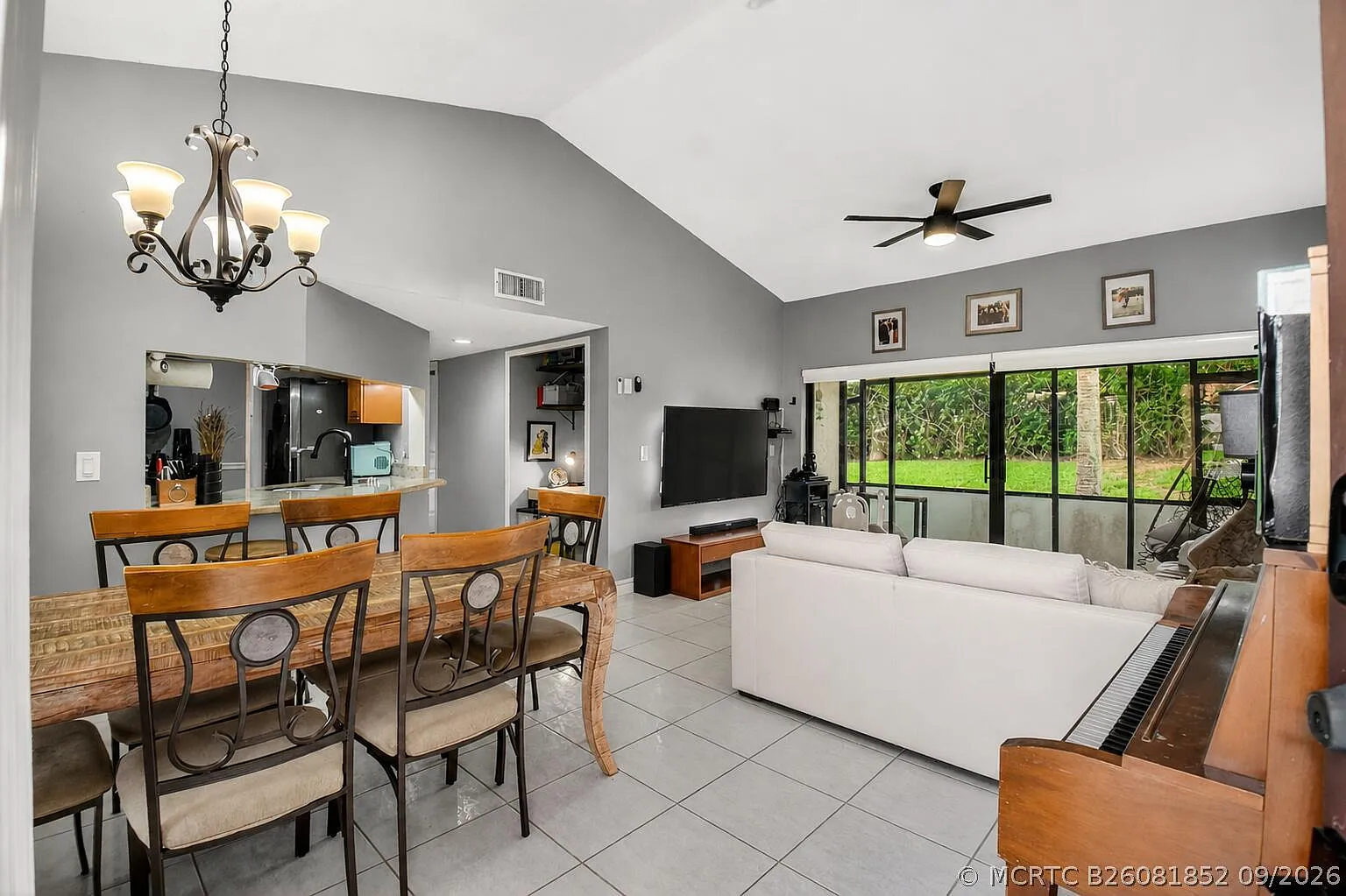 2 bed, 2.0 bath, 996 sqft, $2,500 — Photo 4