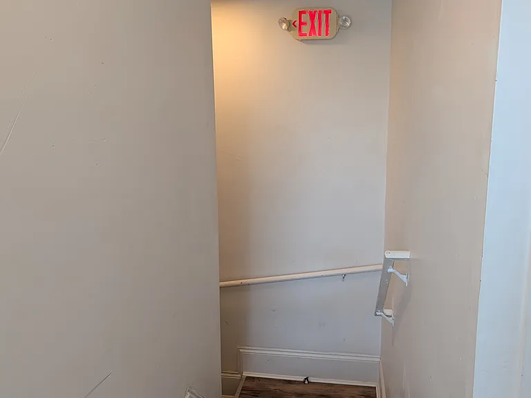 122 Laurel St #2F — Photo 16