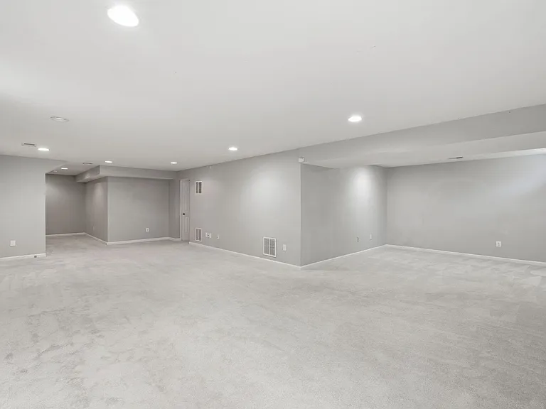 6008 Preswell Ct — Photo 23