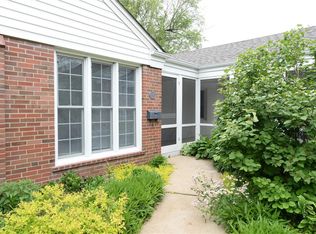 802 N McKnight Rd, Saint Louis, MO 63132