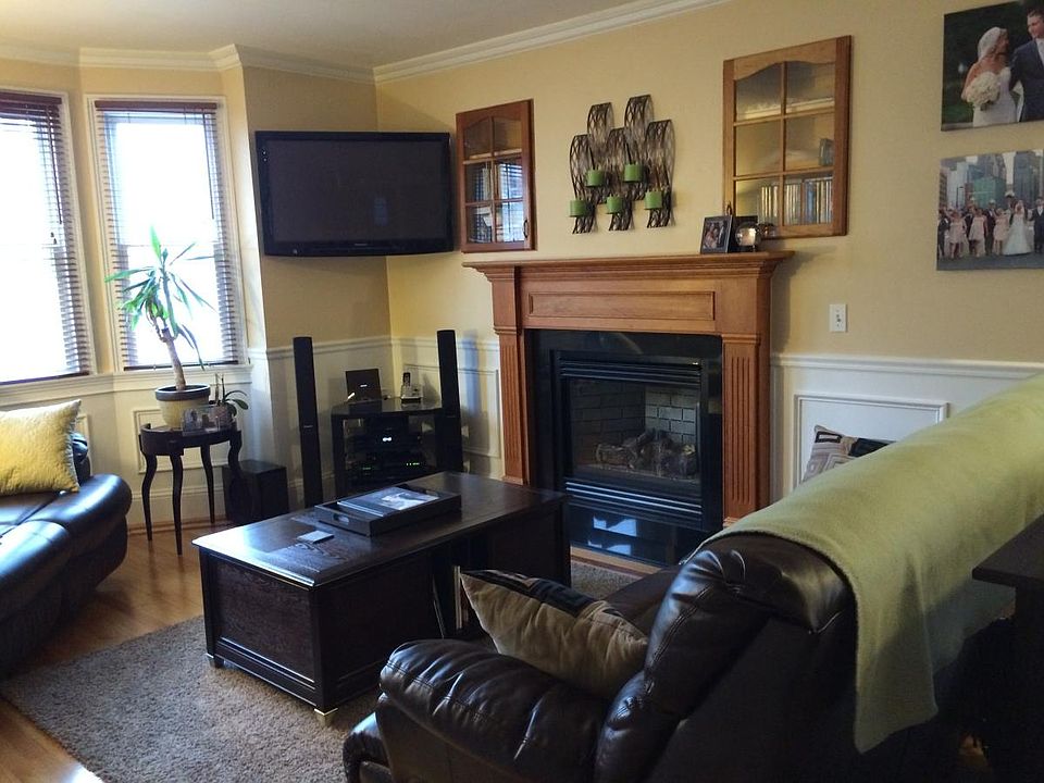 Living room with gas fireplace