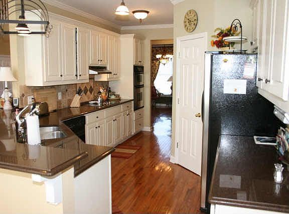 Granite kitchen with tumbled marble backsplash