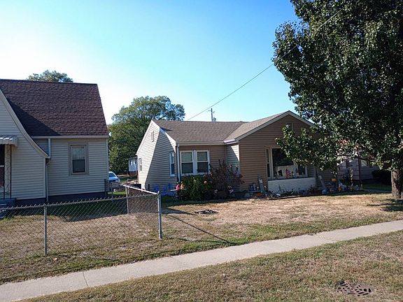 3rd image of 219 S Line St