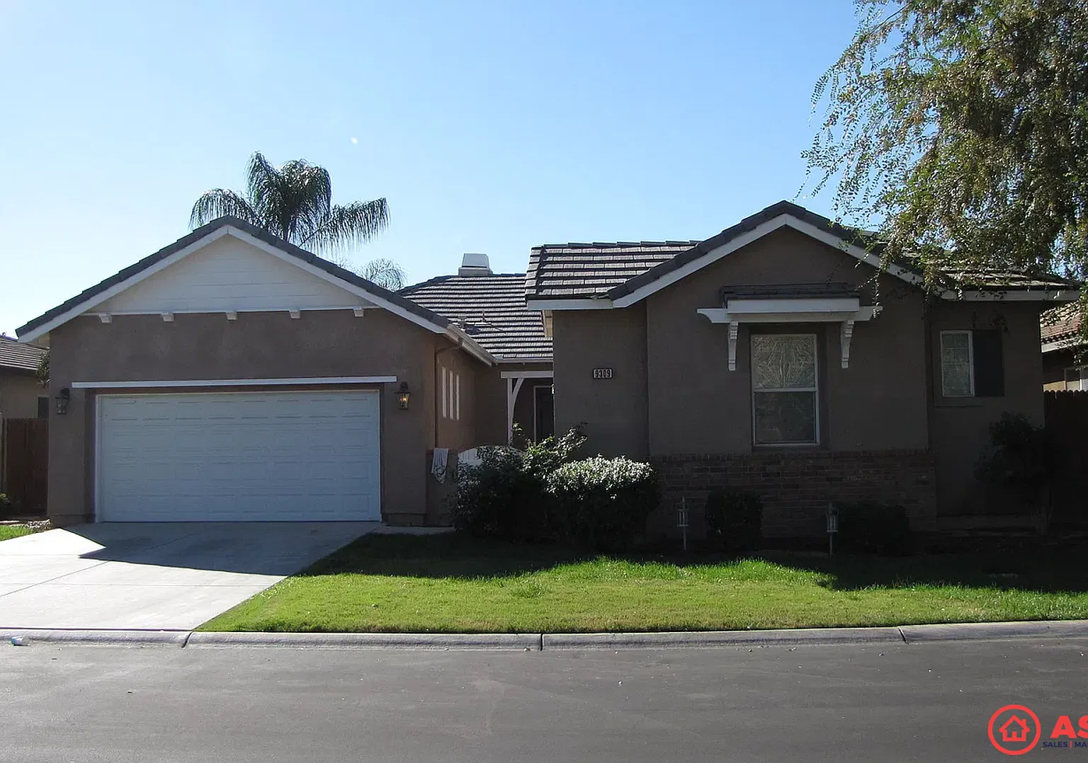 Spacious 4 Bed, 3 Bath Home in Northwest Bakersfield (93312), 2,336 Sq Ft with Garage & Fireplace — Photo 1
