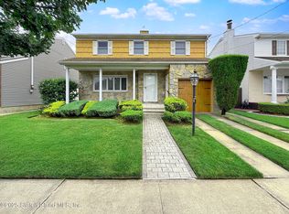 274 Park St, Staten Island, NY 10306