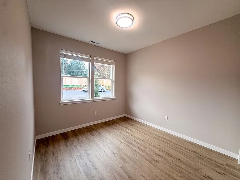 5534-5564 Skyline Rd S — Photo 121