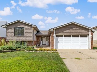 18129 Birch Dr, Macomb, MI 48044