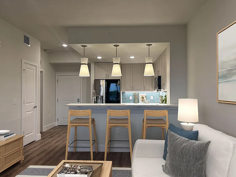 Bimini Square Apartments — Photo 34