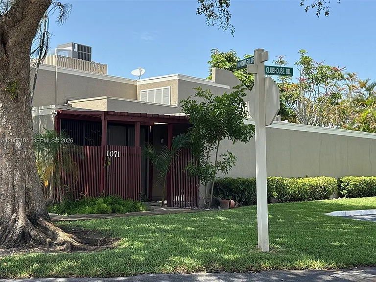 1071 Windward Dr #0 — Photo 1