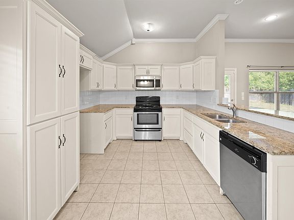 5th image of 445 Ambrose Ave