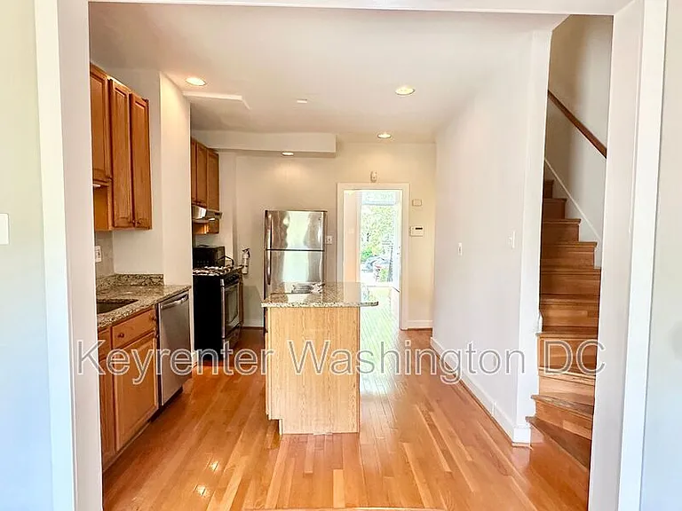 1528 8th St NW — Photo 10