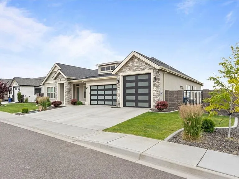 2319 Skyview Loop — Photo 3