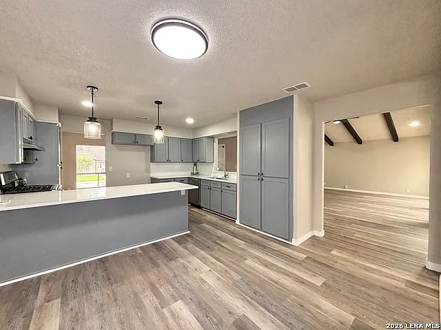 5202 Metcalf — Photo 9