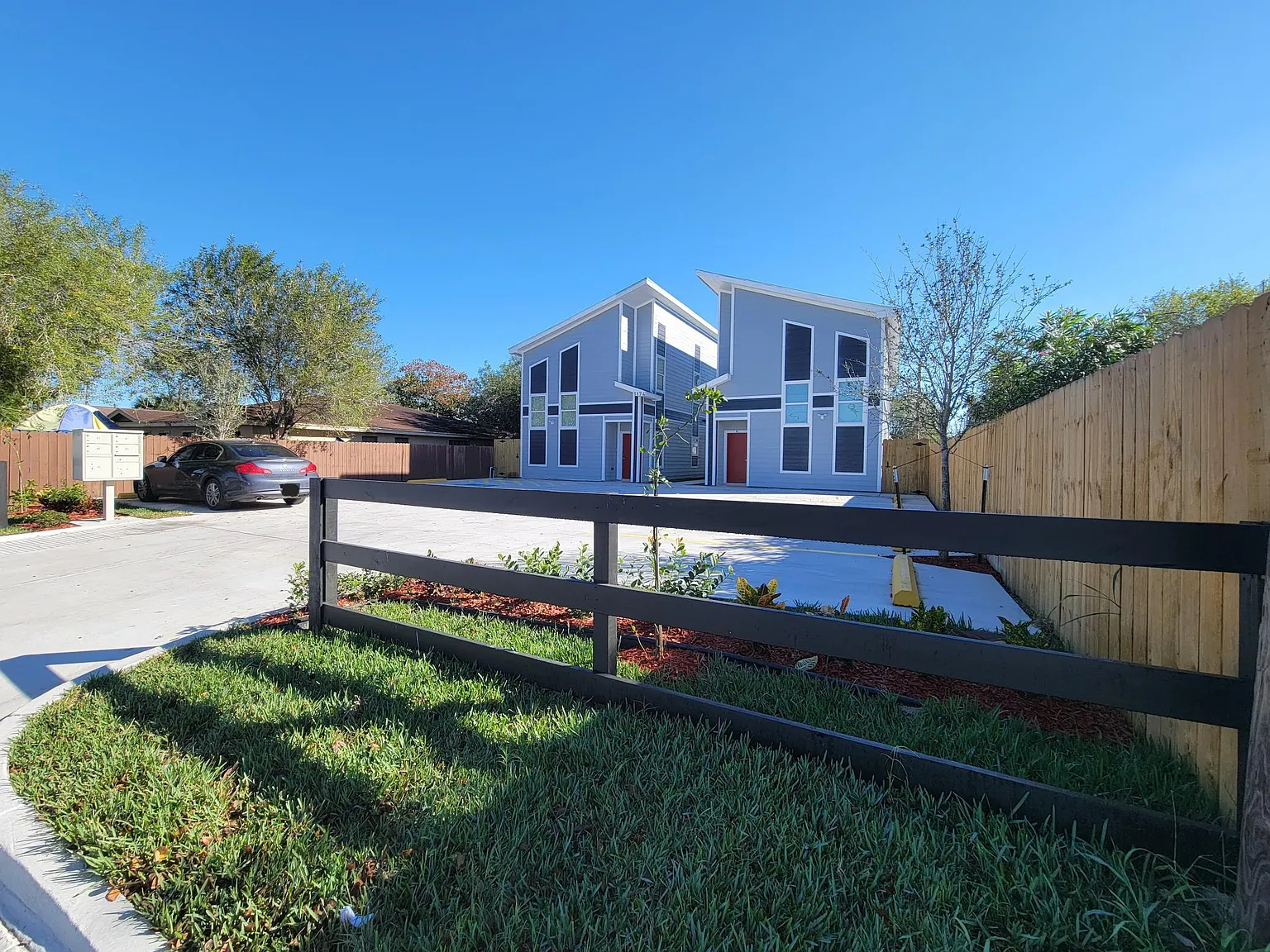2 bed, 1.5 bath, 1062 sqft, $895 — Photo 1