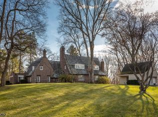 22 Hilltop Cir, Morristown, NJ 07960