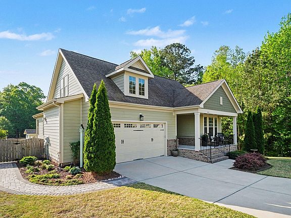 2nd image of 811 King Lake Ct