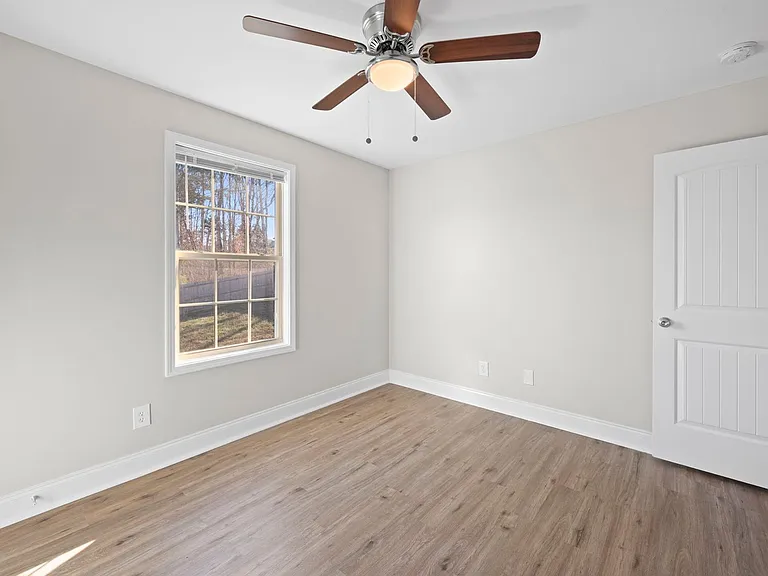 1385 Sussex Dr — Photo 23